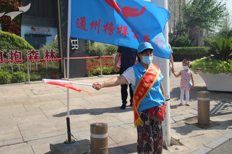 <strong>粉嫩嫩大骚逼视频</strong>